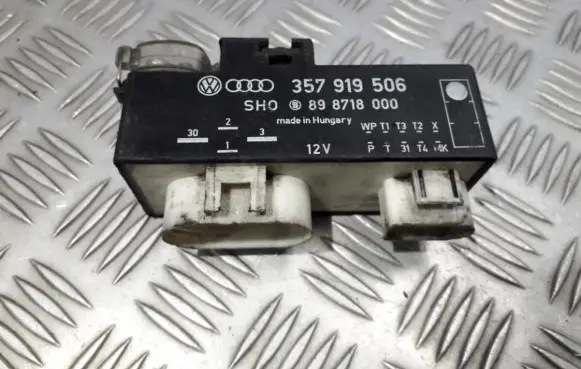 Volkswagen Golf III Coolant fan relay 357919506 898718000