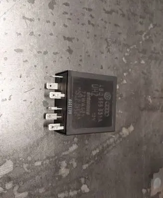 Volkswagen PASSAT B5.5 Other relay 4B0955531A 377