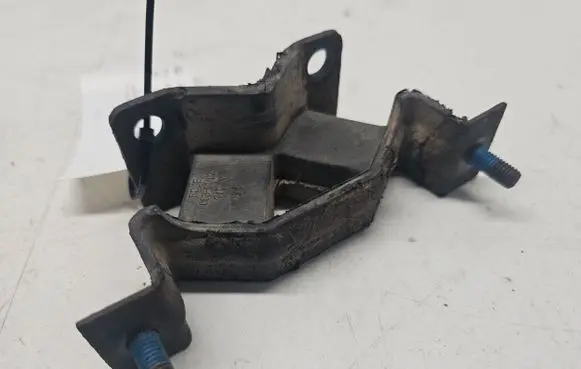 Opel Omega B1 Gearbox mount 90447547