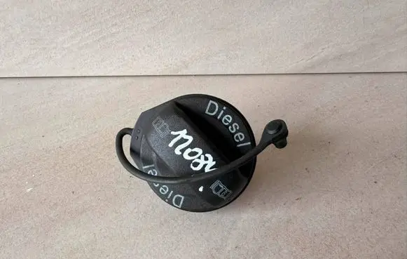 Volkswagen PASSAT B7 Fuel tank filler cap