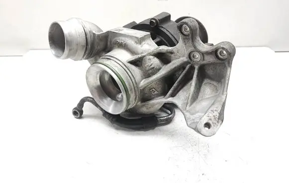 BMW 5 F10 F11 Turbo 8512464
