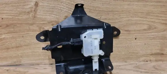Fuel tank cap lock motor