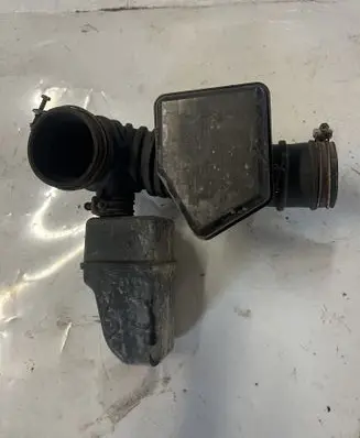 Mitsubishi Montero Intake resonator MR529348