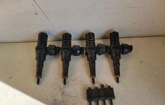 Volkswagen Sharan Fuel injectors set 038130073AK 0414720038 038130073AC