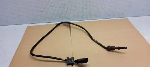 Volkswagen Golf V Exhaust gas temperature sensor 03L906088
