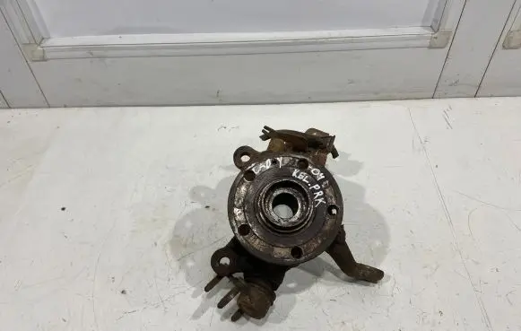 Volkswagen Caddy Front wheel hub spindle knuckle