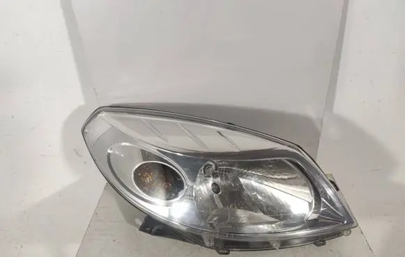 Dacia Sandero Headlight/headlamp 8200733877 00211812