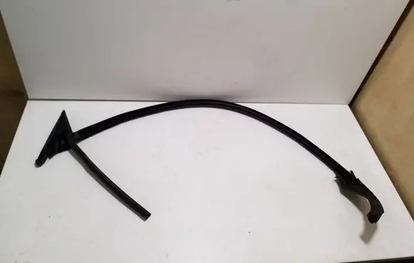 Audi TT TTS Mk2 Rubber seal front coupe door window 8J0837479