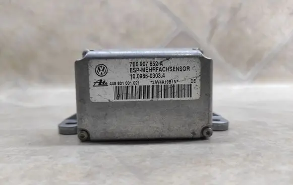 Volkswagen Touareg I ESP acceleration yaw rate sensor 7E0907652A 10098503034
