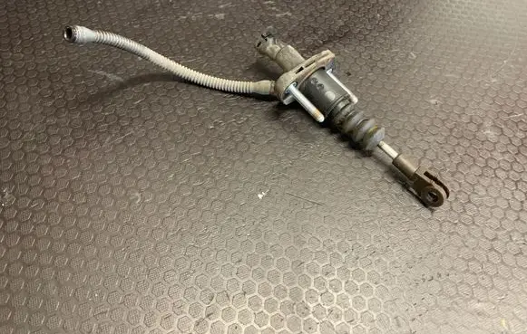 Opel Zafira B Clutch master cylinder 90581565