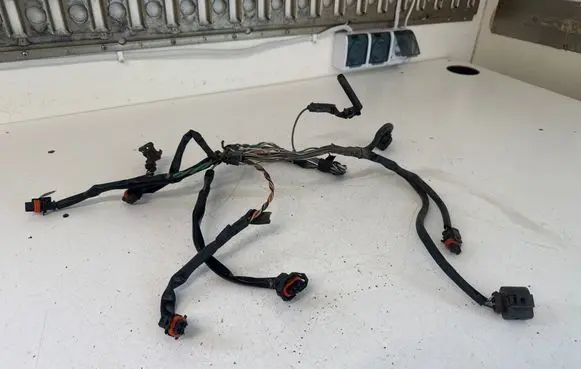 Opel Vivaro Fuel injector wires