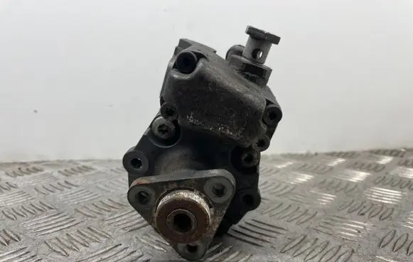 BMW 5 E60 E61 Power steering pump 6780848