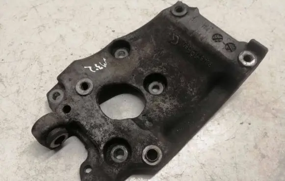 Mazda 3 I Engine mounting bracket 9646719580