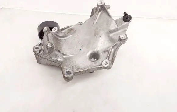 Mercedes-Benz C W205 Generator/alternator bracket A6512340339