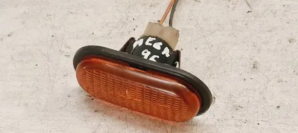 Renault Megane I Front fender indicator light 13910020 6R0142789 E10142789