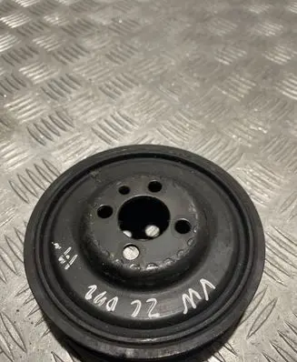Volkswagen PASSAT B7 Crankshaft pulley 038105243M