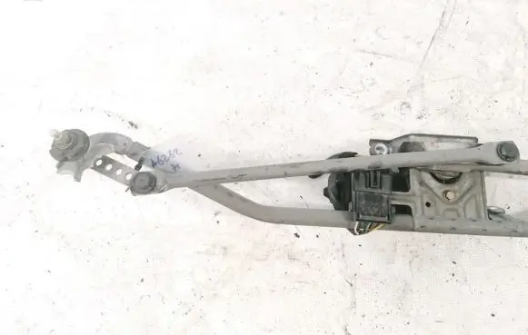 Opel Zafira A Front wiper linkage and motor