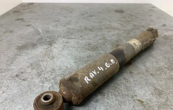 Toyota RAV 4 (XA30) Rear shock absorber/damper
