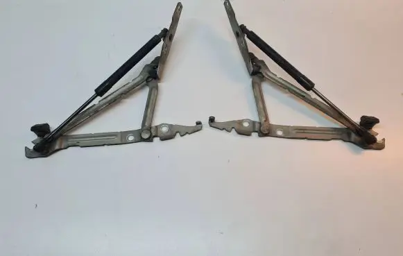 Tailgate/trunk/boot hinge
