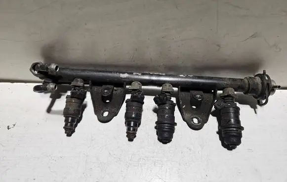 Volkswagen PASSAT B4 Fuel main line pipe 037906031P