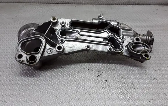 Oil filter mounting bracket