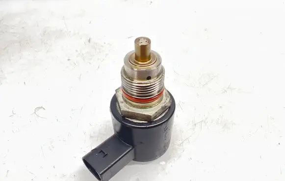Mercedes-Benz C W204 Fuel pressure regulator 9307Z515A