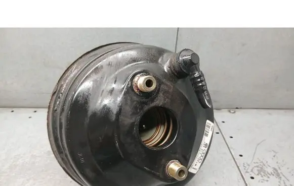 Volkswagen PASSAT B5.5 Brake booster 4B3612105A