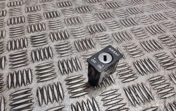 Passenger airbag on/off switch