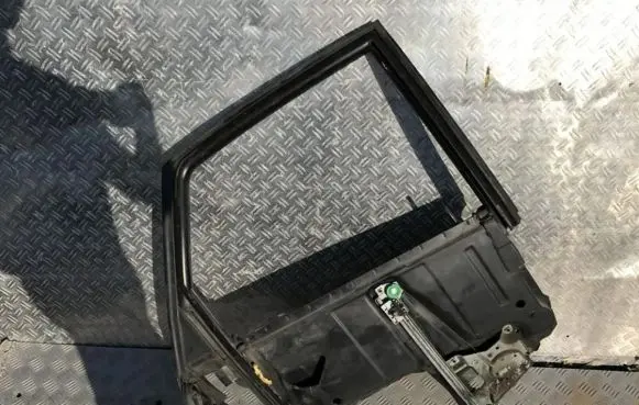 Audi A6 S6 C4 4A Rear door window/glass frame 