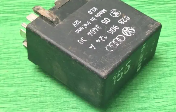 Volkswagen PASSAT B3 Other relay 777900820