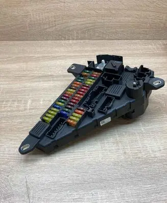 BMW 5 E60 E61 Fuse module 9138830