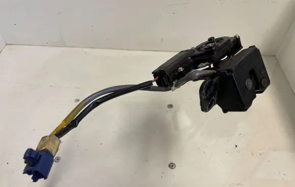 Loading door lock