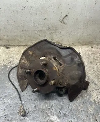 Toyota Corolla Verso E121 Front wheel hub