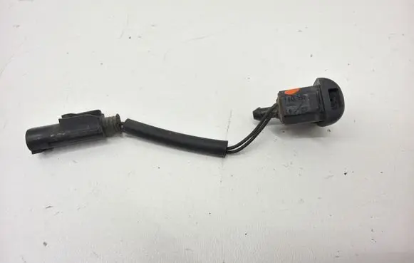 BMW 5 E60 E61 Windshield washer spray nozzle 7046450