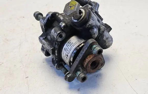 Volkswagen PASSAT B5.5 Power steering pump 4B0145155T 7692955133