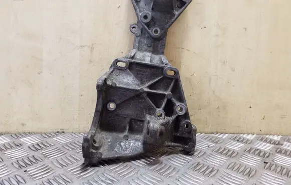 Volvo S80 Generator/alternator bracket 30731516
