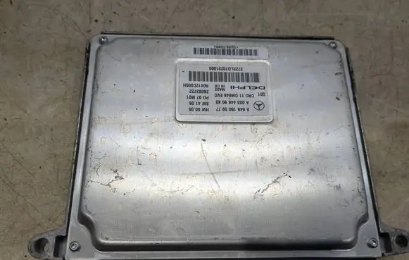 Mercedes-Benz E W211 Engine control unit/module A6461505977 28093722 A0034469040