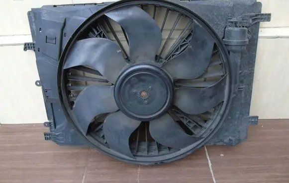 Mercedes-Benz GLK (X204) Electric radiator cooling fan a2045000393