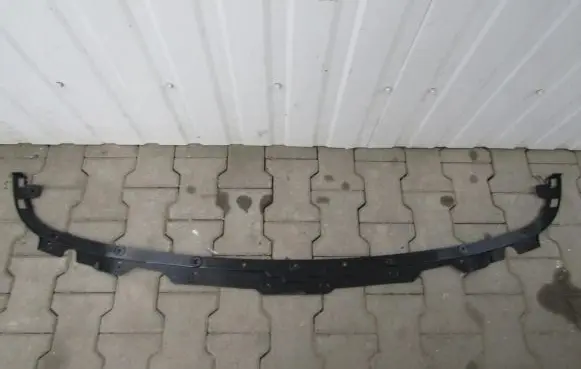 Front bumper lip