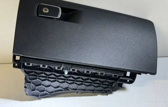 Glove box