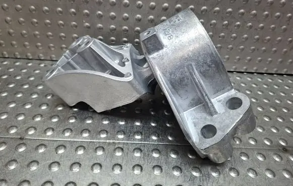 Fiat Doblo Engine mount bracket S27649894 517991100
