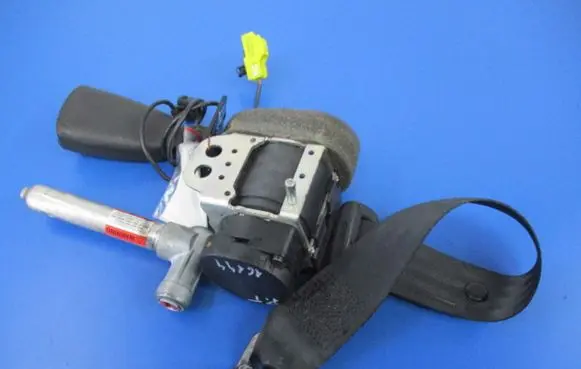 Volvo C30 Front seatbelt
