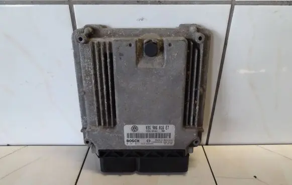Volkswagen Golf V Engine control unit/module ECU 03G906016E 0281011843