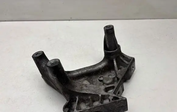 Seat Leon (5F) Engine mounting bracket 04L199207