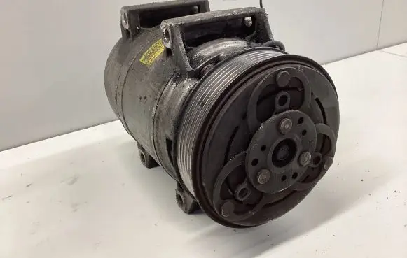 Volvo V70 Air conditioning (A/C) compressor (pump) 8708581