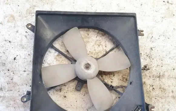 Mitsubishi Colt Radiator cooling fan shroud