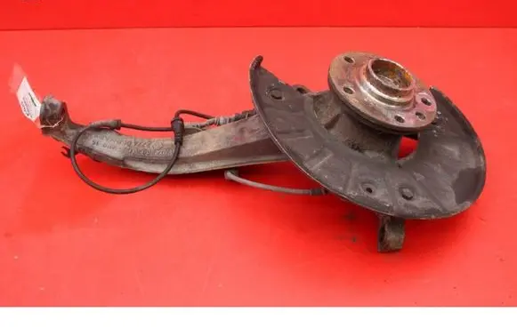 Volkswagen Touareg I Front wheel hub spindle knuckle 7L6407258A