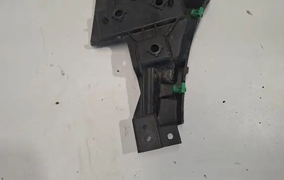 Volvo V60 Front bumper mounting bracket 31323833