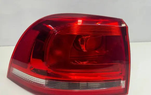 Volkswagen Touareg II Rear/tail lights 7P6945095B