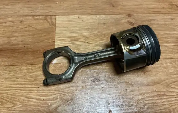 Honda Civic Piston with connecting rod RJL27 06121114